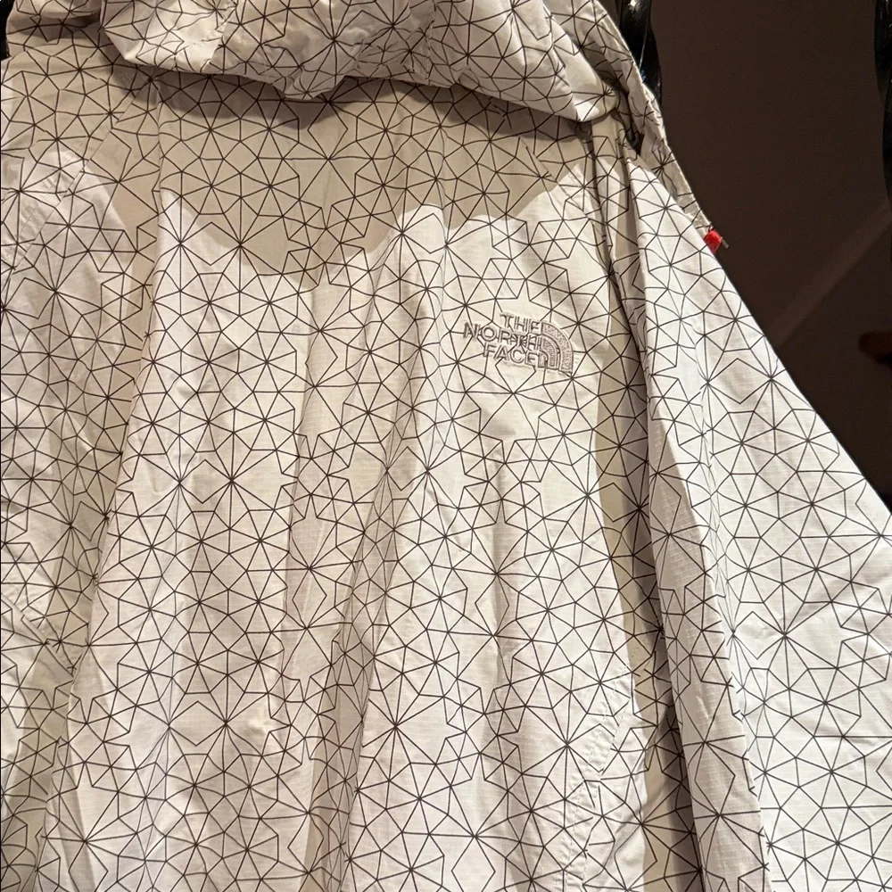 The North Face Women's White Geometric Ski Jacket with Red Zipper